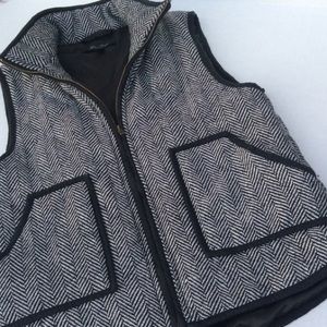 Honey Punch black + white vest